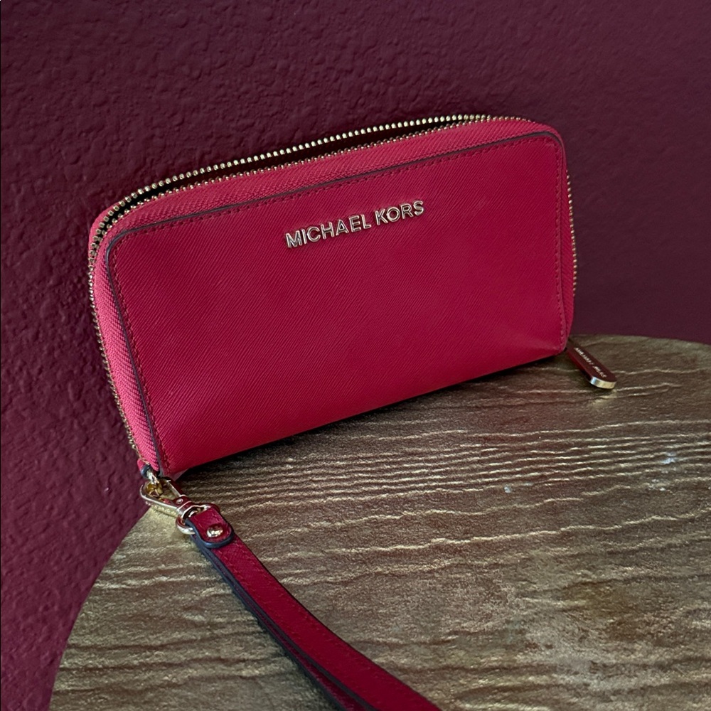Michael Kors Jet Set Travel Red Pebbled Leather Wristlet